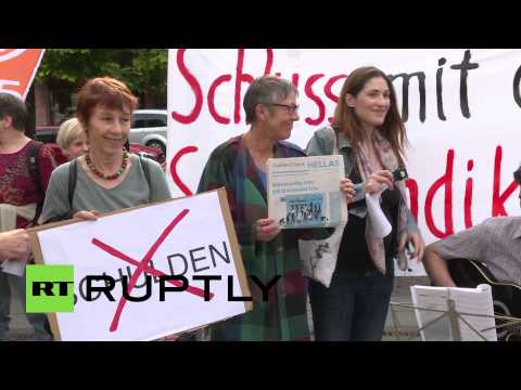 بالفيديو ناشطون يتجمعون لدعم اليونان خلال مفاوضاته مع مقرضيه