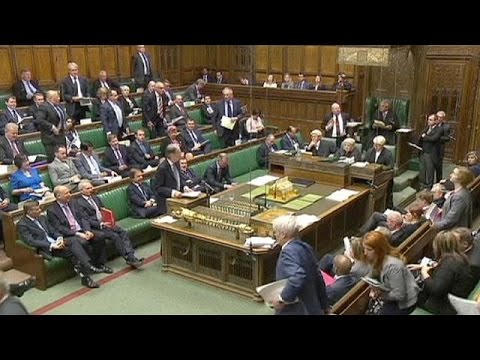 شاهد مجلس العموم في البرلمان البريطاني يؤيد الاستفتاء حول الخروج من الاتحاد الأوروبي