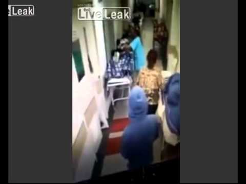 فيديو لحظة إطلاق النار على مريض يرقد في المستشفى