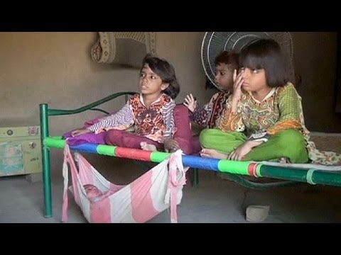 شاهد إغلاق مقر منظمة أنقذوا الأطفال في باكستان