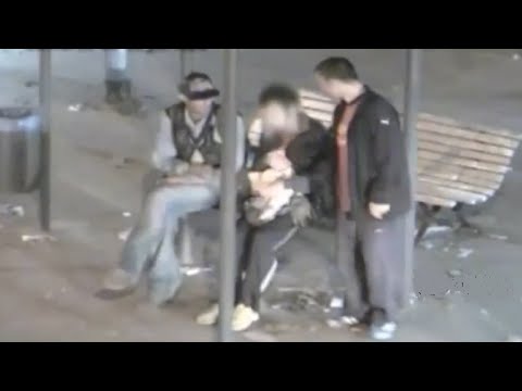 شاهد نهاية غير متوقعة لمحاولة سرقة شاب