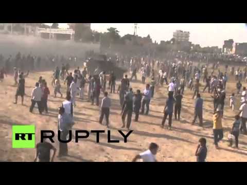 حرس الحدود التركي يستخدم خراطيم المياه لإبعاد اللاجئين السوريين