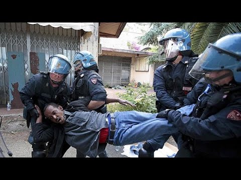 بالفيديو الشرطة الإيطالية تؤكد توقيف بعض المهاجرين في فينتميل