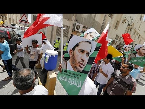 شاهد محكمة بحرينية تحكم بسجن زعيم المعارضة الشيعية