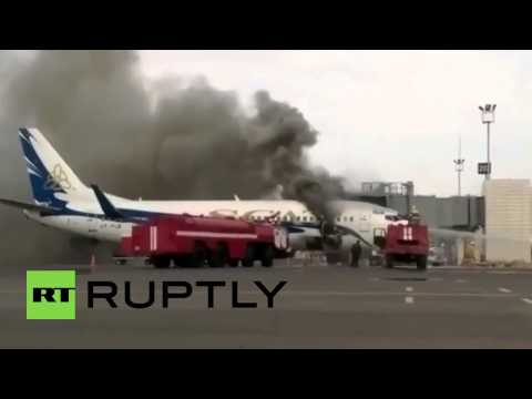 شاهد احتراق طائرة داخل مطار أكتاو في كازاخستان