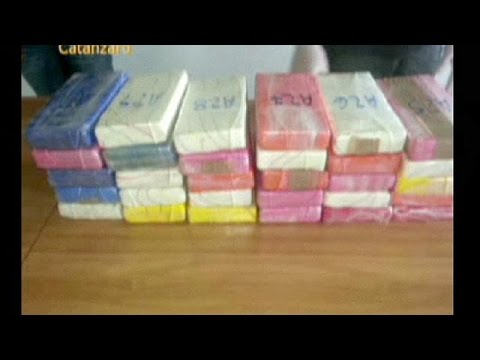 شاهد الشرطة الايطالية تطيح بإحدى أكبر العصابات