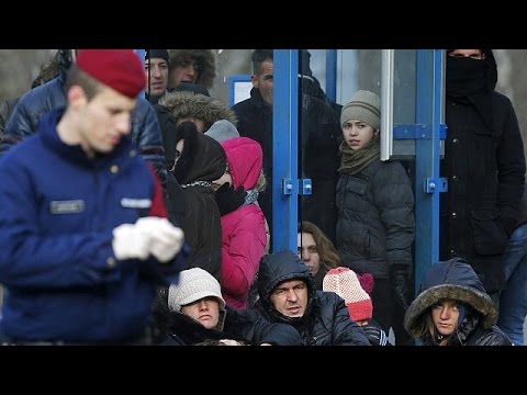 شاهد تنديد بقرار المجر إغلاق حدودها