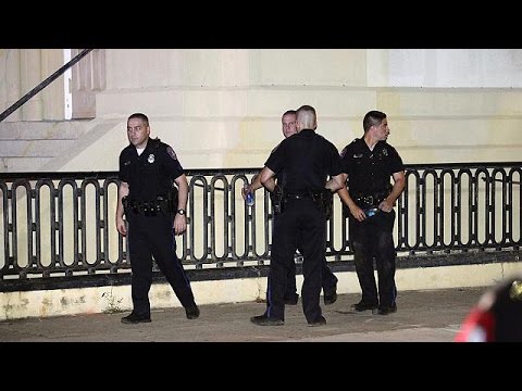 شاهد مسلح يطلق النار على ثمانية أشخاص داخل كنيسة