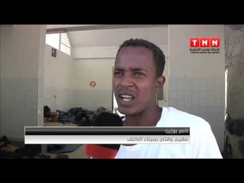 شاهد الهلال الأحمر يقدم وجبات الإفطار للمقيمين في ميناء الكتف