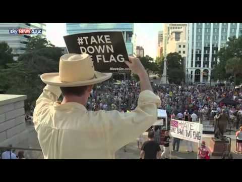 بالفيديو سكان مدينة كولومبية ينظمون مسيرة لإزالة علم ولاية ساوث كارولينا