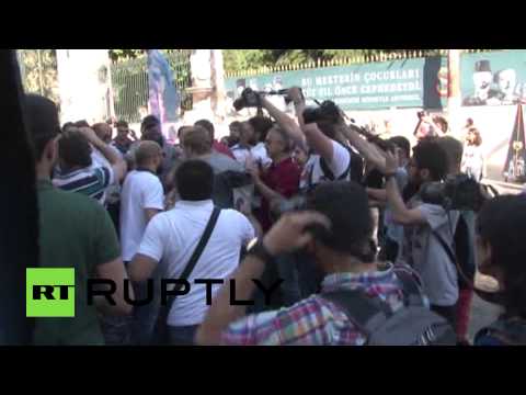 شاهد اشتباكات في أسطنبول بين الشرطة ومحتجين ضـد الحكومة التركية