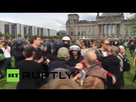 شاهد احتجاجات في برلين على سياسة أوروبا تجاه المهاجرين