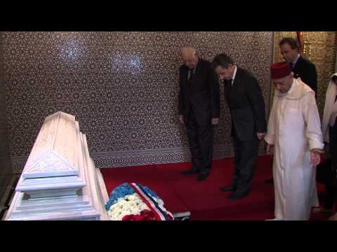 شاهد نيكولا ساركوزي يزور ضريح الملك محمد الخامس