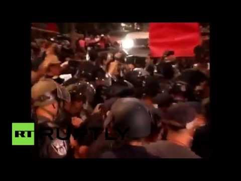 شاهد اشتباكات بين شرطة إسرائيل ومحتجين يهود