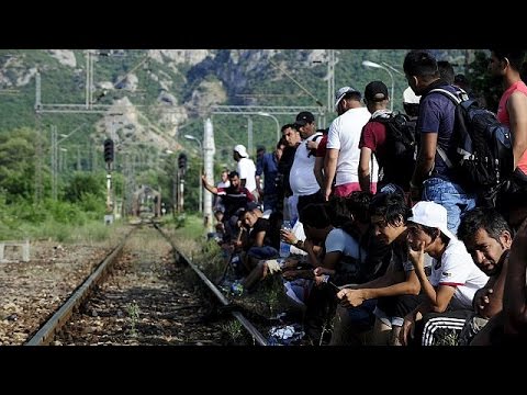 شاهد الاتحاد الأوروبي يواجه مهربي المهاجرين