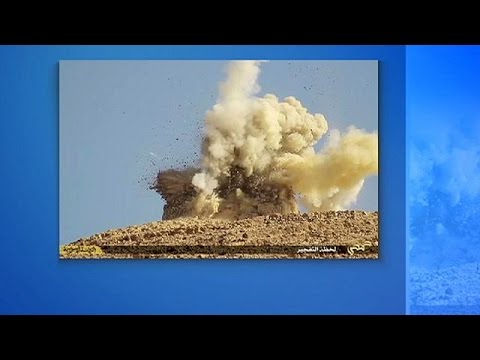 شاهد تنظيم داعش يفجر أضرحة دينية في تدمر