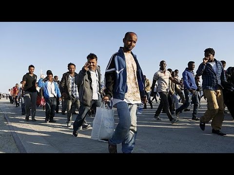 بالفيديو 3700 مهاجر ينتشلون من البحر المتوسط خلال يومين