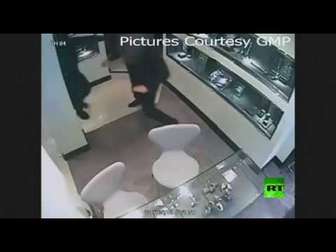 فيديو سطو على محل مجوهرات في بريطانيا