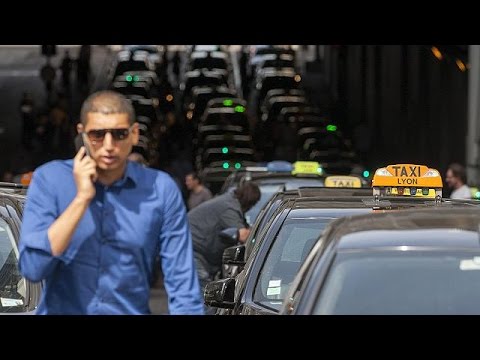 الغضب من اوبير يتزايد لحد الاعتداء على ركابها