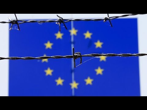 بالفيديو رئيس وزراء إيطاليا غاضب بسبب توزيع اللاجئين