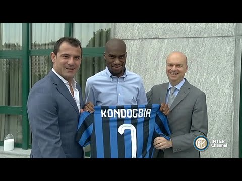 شاهد كوندوجبيا يحتفل مع جماهير إنتر ميلان