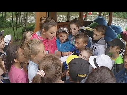 شاهد منزل يانوكوفيتش يتحول إلى مخيم صيفي