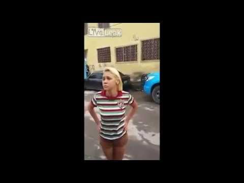 رد فعل شرطي على فتاة حاولت رشوته