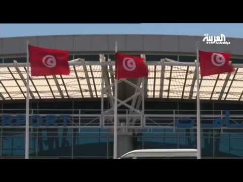 شاهد مئات السياح يغادرون من تونس