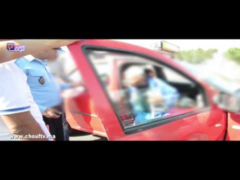 بالفيديو رفض النزول من سيارة الأجرة إلا باستعادة نقوده