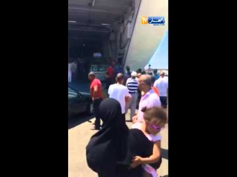 شاهد مشاكل بين السياح الجزائريين المحتجزين في مرسيليا