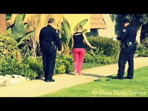 تعامل رجال شرطة مع فتاة مخمورة