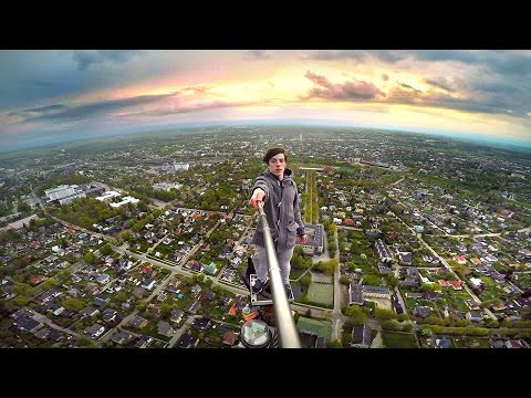 فيديو مراهقون يصعدون برجًا تلفزيونيًّا لالتقاط سيلفي خطير