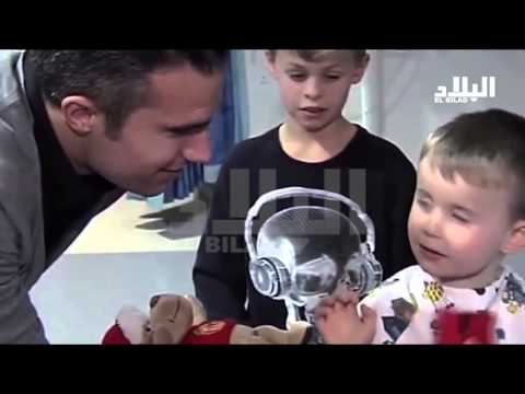 بالفيديو تعرف على قصة حياة اللاعب فان بيرسي