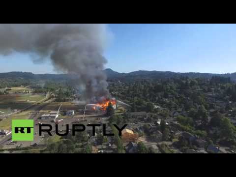 شاهد طائرة بدون طيار تصور الحريق الهائل في يوجين
