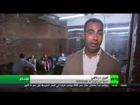 عازف عربي موهوب يبدع بأنغامه في روسيا