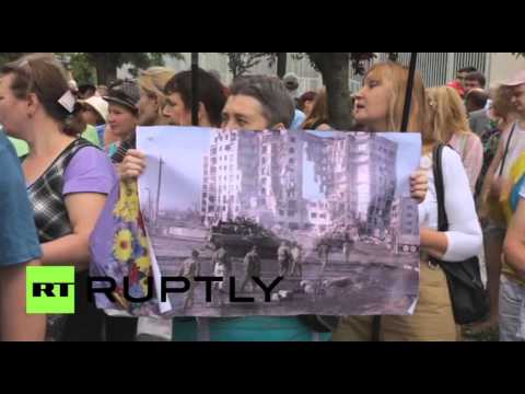 فيديو احتجاجات معادية للولايات المتحدة والحرب في كييف