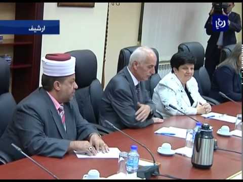 شاهد الرئيس عباس يكلف الحمدالله بإجراء تعديلات حكومية