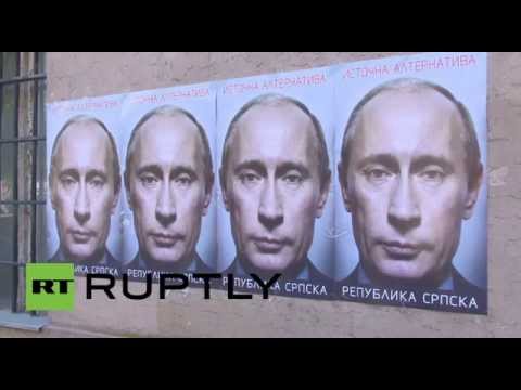 شاهد صورة بوتين تغزو شوارع البوسنة