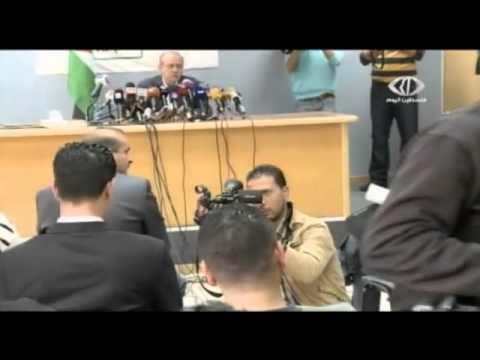 شاهد الرئيس عباس يعفي ياسر عبدربه من مهامه