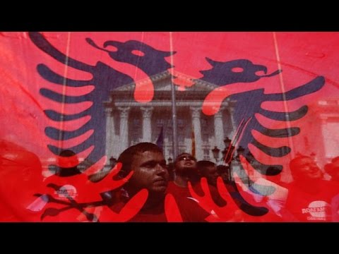 بالفيديو مخاطر الأزمة الحكومية في مقدونيا