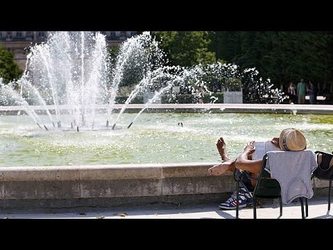 شاهد البحر والحدائق العامة ملاذ الأوروبيين من الحر