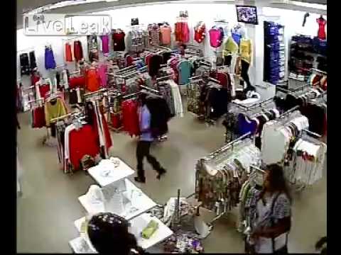 شاهد شاب يطعن فتاة 30 مرة حتى الموت