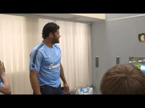 شاهد بالفيديو هالك يحطم الحائط بذراع بلاي ستيشن