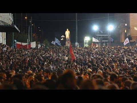 شاهد مكاتب التصويت في اليونان تفتح أبوابها للاستفتاء