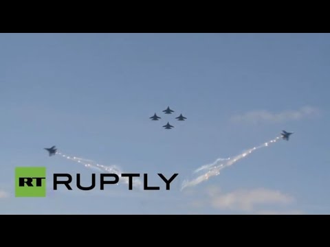 بالفيديو الطيران البهلوانى يدهش كل جماهير المعرض الدولي