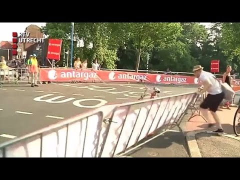 ساعي بريد هولندي يحطم سور مضمار سباق