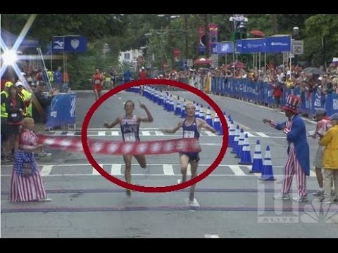 بالفيديو عدَّاء أميركي يخسر السباق بسبب احتفاله المبكر