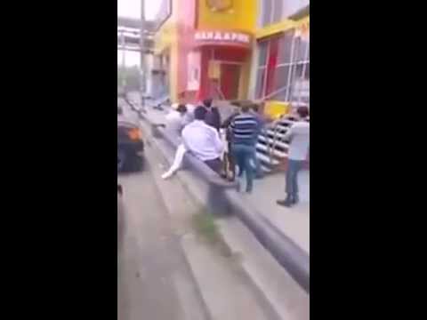 شاهدخناقة بين مجموعة من المخمورين