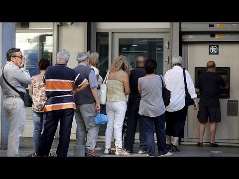 بالفيديو اليونانيون يقعون في حيرة كبيرة بسبب الأزمة الشديدة