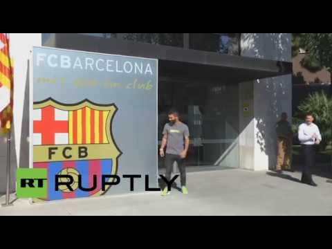 بالفيديو توران يزور ملعب كامب نو للمرة الأولى في حياته